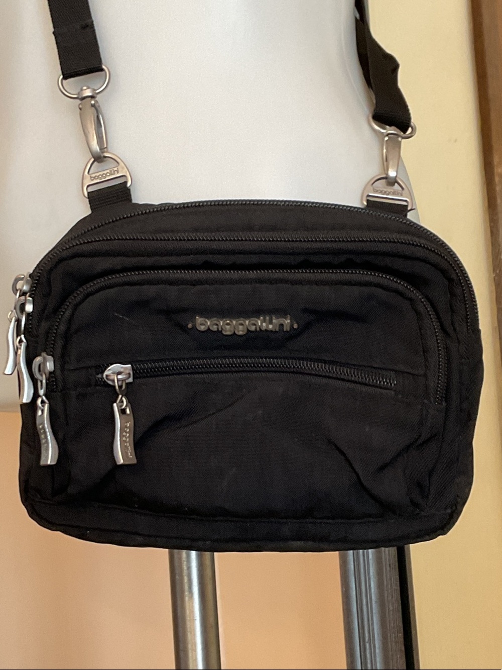 Baggallini Black Compact Crossbody Organizer